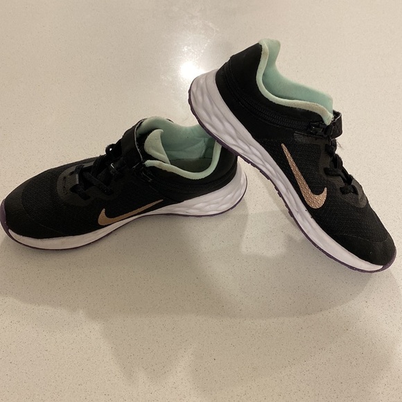 Nike Youth Flyease Adaptive Athletic Shoes Size 3 - Picture 3 of 11